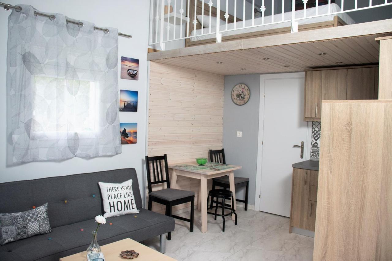 Filippou Luxury Apartments ฟิออยิตา ภายนอก รูปภาพ