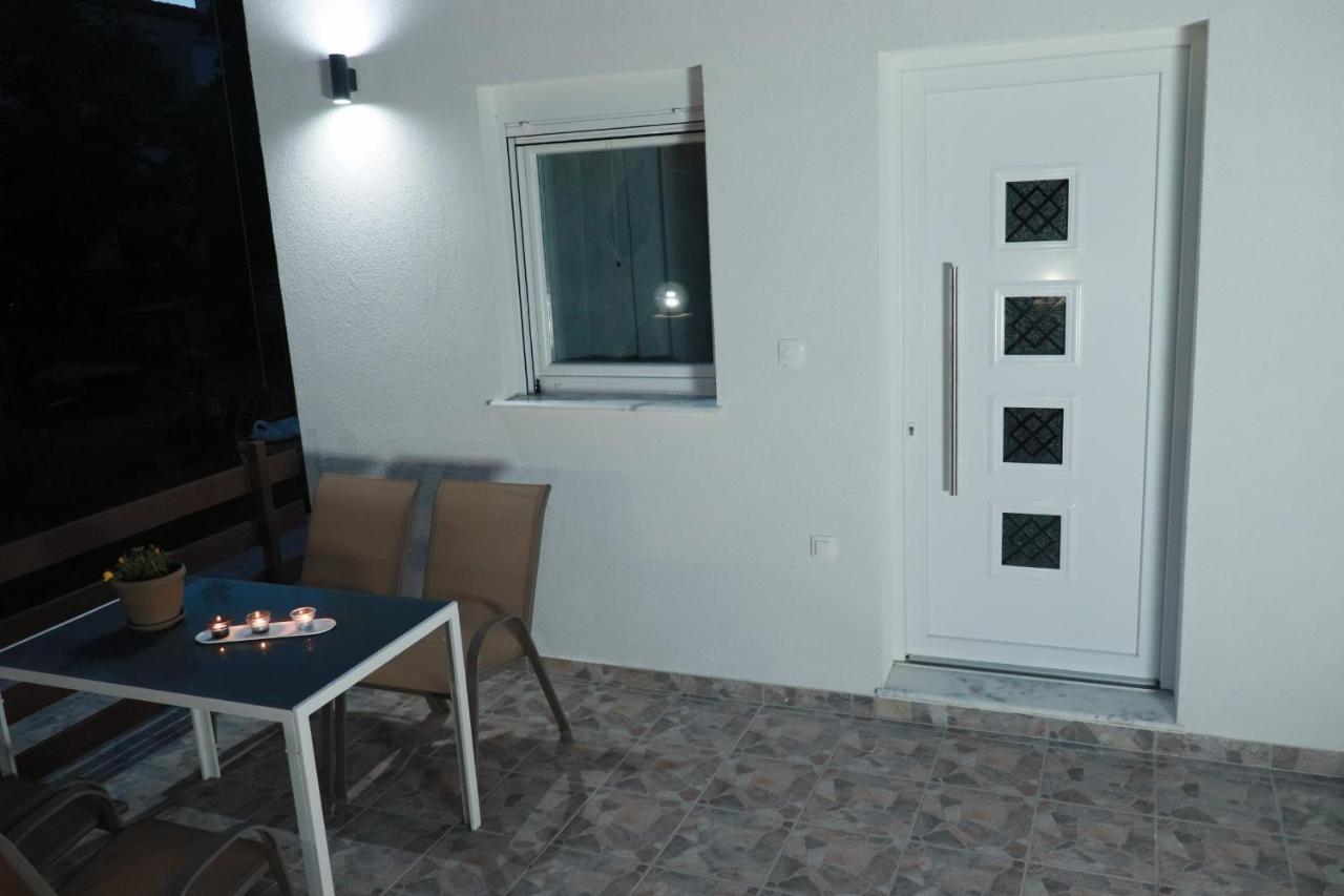 Filippou Luxury Apartments ฟิออยิตา ภายนอก รูปภาพ
