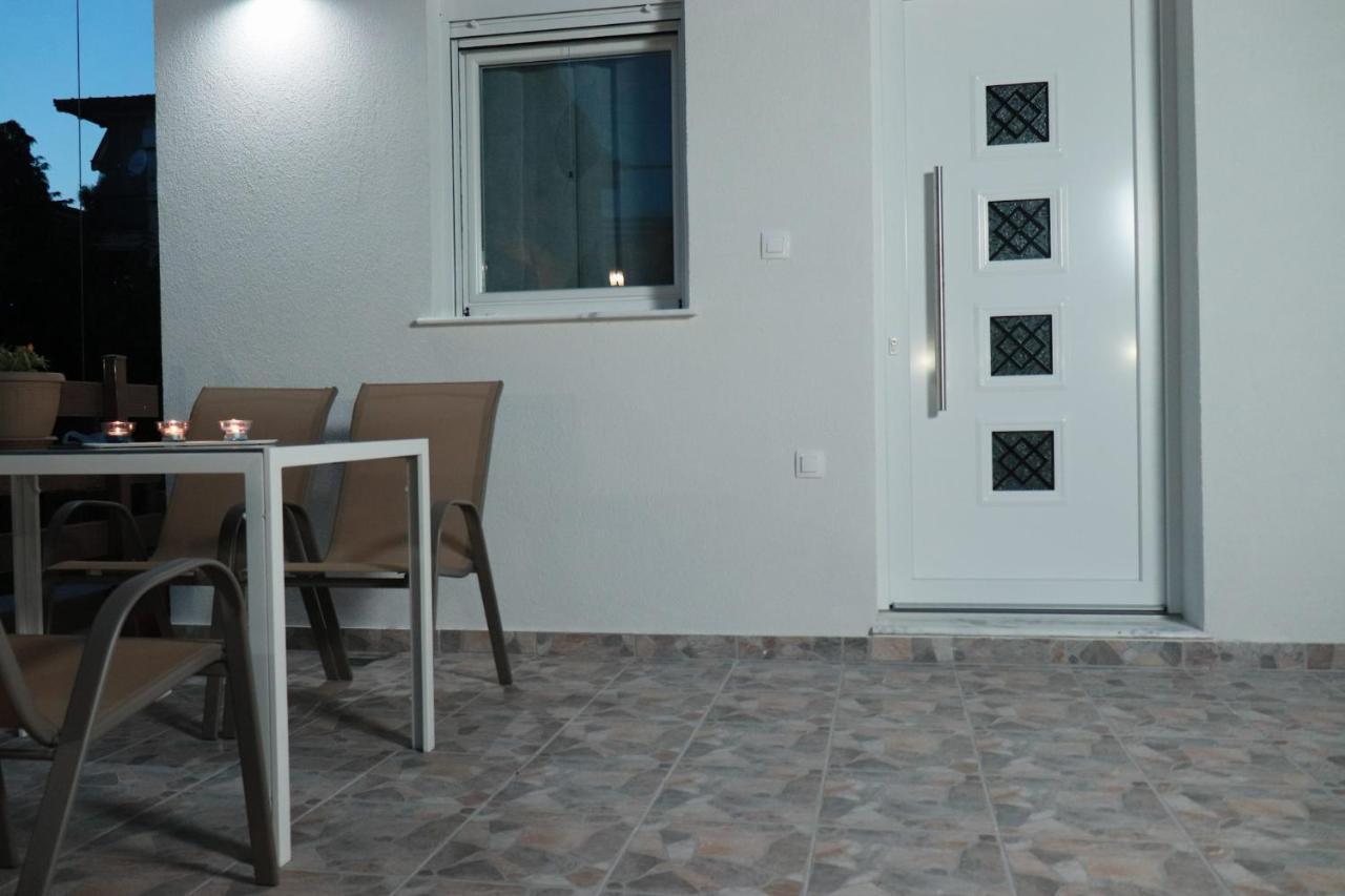 Filippou Luxury Apartments ฟิออยิตา ภายนอก รูปภาพ